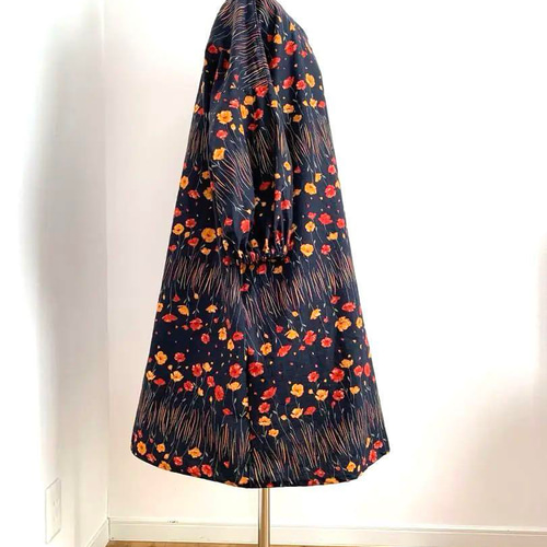 sale・パフスリーブ・綿麻シーチング・ワンピース・花柄/ポピー・なす紺・着丈96cm・ひざ丈・七分袖 ワンピース EMMA'S SHOP 通販|Creema(クリーマ) 17123610 sale・パフスリーブ・綿麻シーチング・ワンピース・花柄/ポピー・なす紺・着丈96cm・ひざ丈・七分袖 ワンピース EMMA'S SHOP 通販|Creema(クリーマ) 17123610
