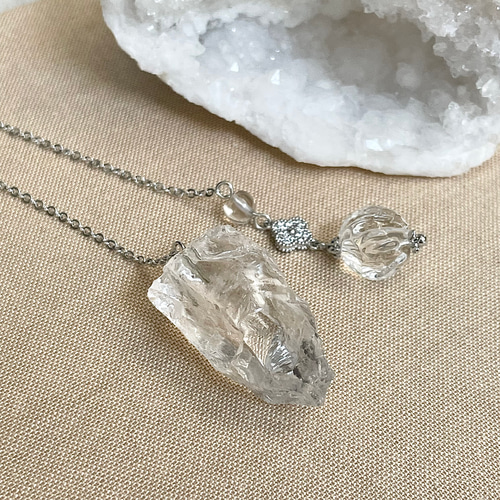 ヒマラヤ水晶（ラフカット）と活性加工ビーズのペンデュラム