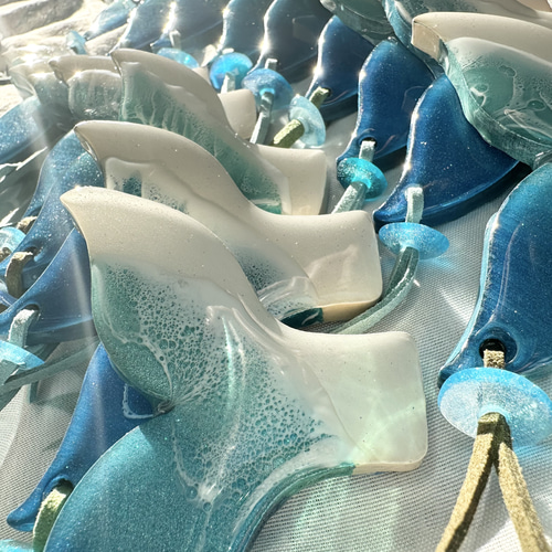 ホエールテール(幸運のお守り) クジラの尻尾 キーホルダー バッグ