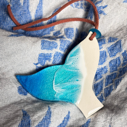 ホエールテール(幸運のお守り) クジラの尻尾 キーホルダー バッグ