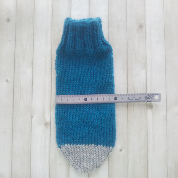 あったかウールの手編み靴下、カバー(ターコイズ+ライトグレー)底面24×10cm『Creema限定』 2枚目の画像