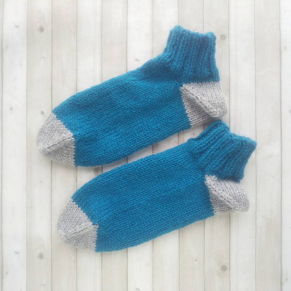 あったかウールの手編み靴下、カバー(ターコイズ+ライトグレー)底面24×10cm『Creema限定』 1枚目の画像