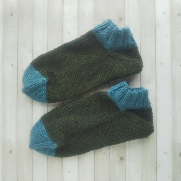 大きめあったかウールの手編み靴下、カバー(モスグリーン+ブルーグレー)底面25.5×11.5cm『Creema限定』 1枚目の画像