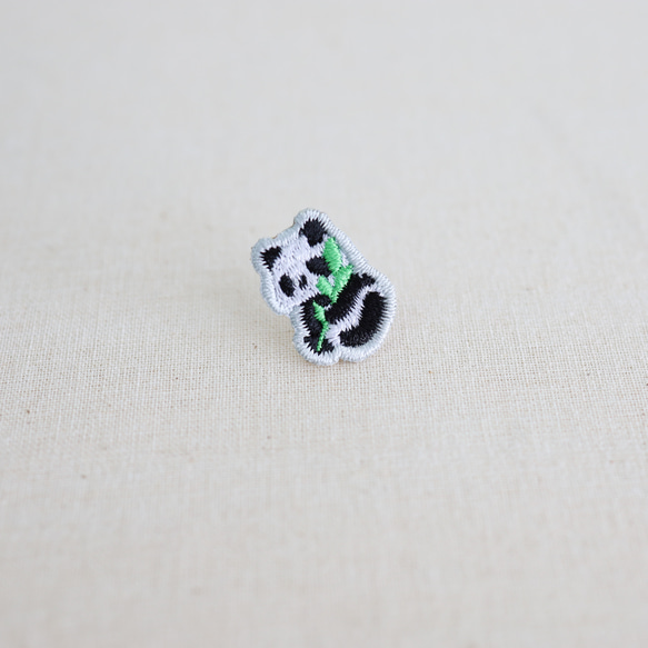 刺繍ピンズ【パンダ】 2枚目の画像