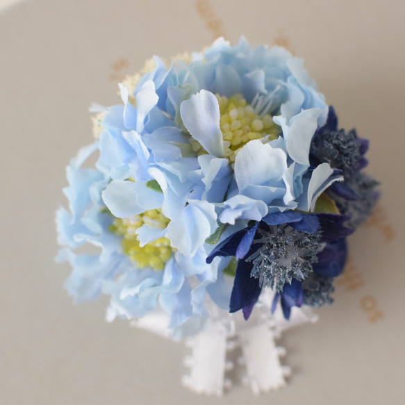 親子コーデ♪ブルースカビオサとかすみ草(透明ケース付き)＊《花職人が作ったコサージュ＊》 2枚目の画像