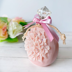 桜のパフュームボトル☆手彫り　春の訪れ　枯れない花　雛飾りと一緒に　可愛い香水瓶タイプ ソープカービング　置物 アロマ　 2枚目の画像