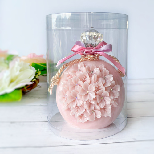 赤色のガラス花瓶、置物、香水入れもの