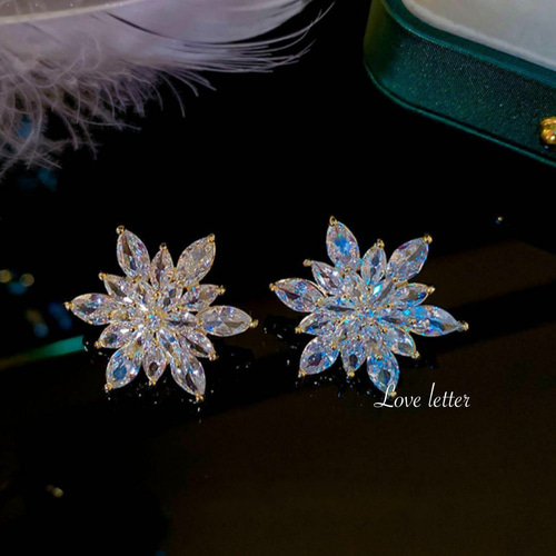 キラキラフラワービジューピアス イヤリング ゴールド 韓国 花 上品 高