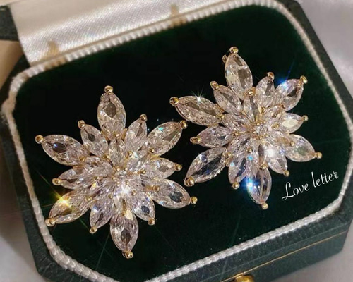 キラキラフラワービジューピアス イヤリング ゴールド 韓国 花 上品 高