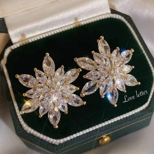 キラキラフラワービジューピアス イヤリング ゴールド 韓国 花 上品 高 