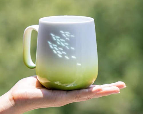 139..青と透明のガラスカップ 2個セット..絵画のモチーフ使用しました