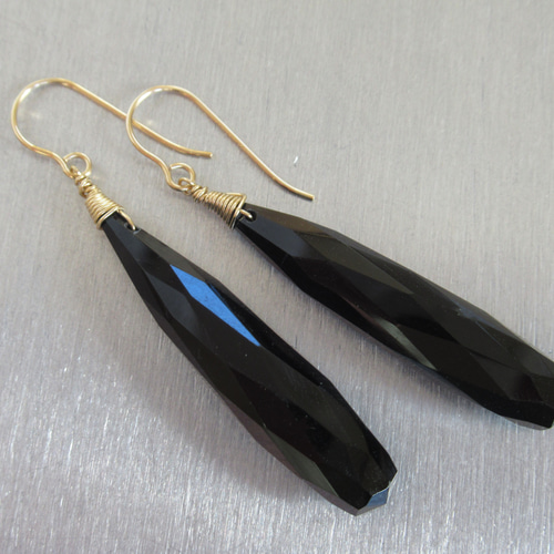 大粒ブラックオニキス ロングドロップカット *** (14Kgf)ピアス