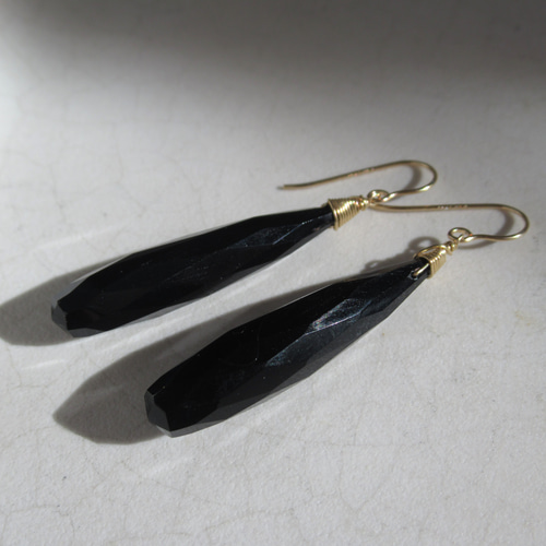 大粒ブラックオニキス ロングドロップカット *** (14Kgf)ピアス 大粒ブラックオニキス ロングドロップカット *** (14Kgf)ピアス