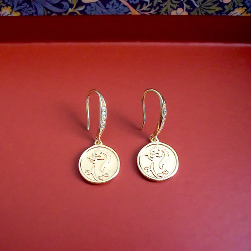 ピアス】太陽×フープ ジルコニアチャーム エスニック赤