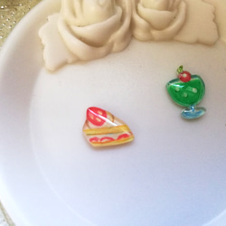 イチゴのショートケーキとメロンソーダのピアス/イヤリング 3枚目の画像