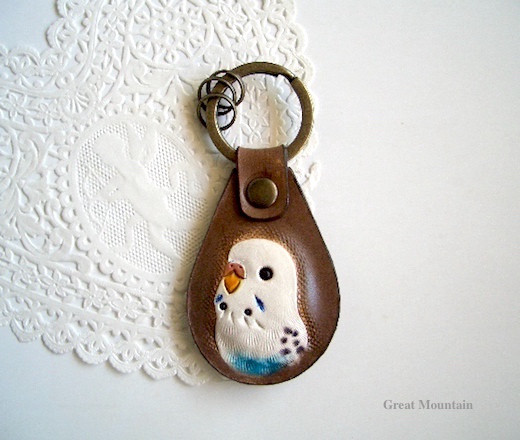 ハルクイン  白　ホワイト　セキセイインコ インコ 鳥 革 キーホルダー インコグッズ レザー プレゼント