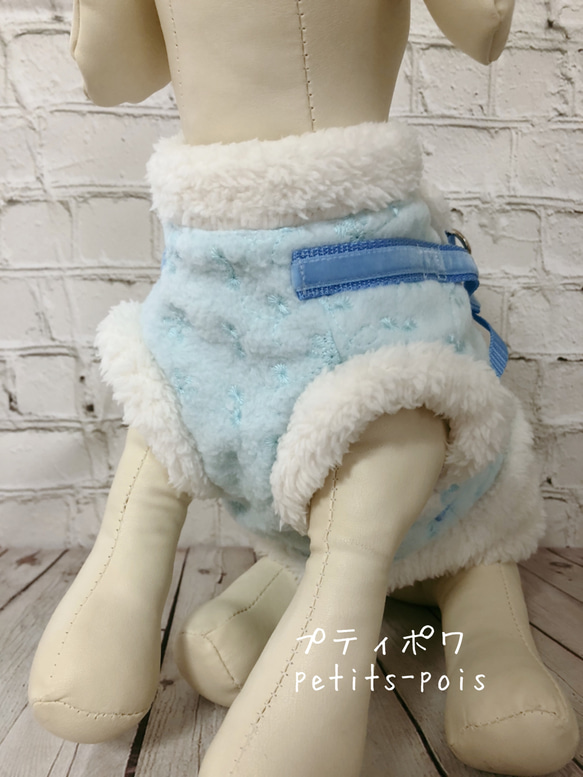 冬用犬猫ハーネス  ライトブルー　あったかモコモコ襟・裾付き　 5枚目の画像