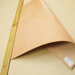 栃木レザー　30cm幅×20cm（6ds程度）　1.0mm　サドル　ナチュラル　ma231011　皮革　レザー　革 1枚目の画像