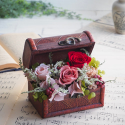 三色のバラの宝箱アレンジメント＊トレジャーボックス＊プリザーブド