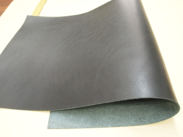 姫路レザー　30cm幅×60cm（18ds程度）　1.0mm　シアロ　黒　ma231016　皮革　レザー　革 1枚目の画像
