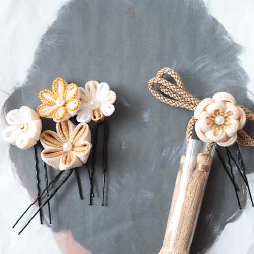 つまみ細工髪飾り 成人式 卒業式 袴 和装 アイボリーとゴールド