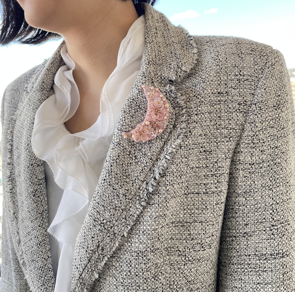 桜moonビーズ刺繍ブローチ⭐︎母の日にも 6枚目の画像