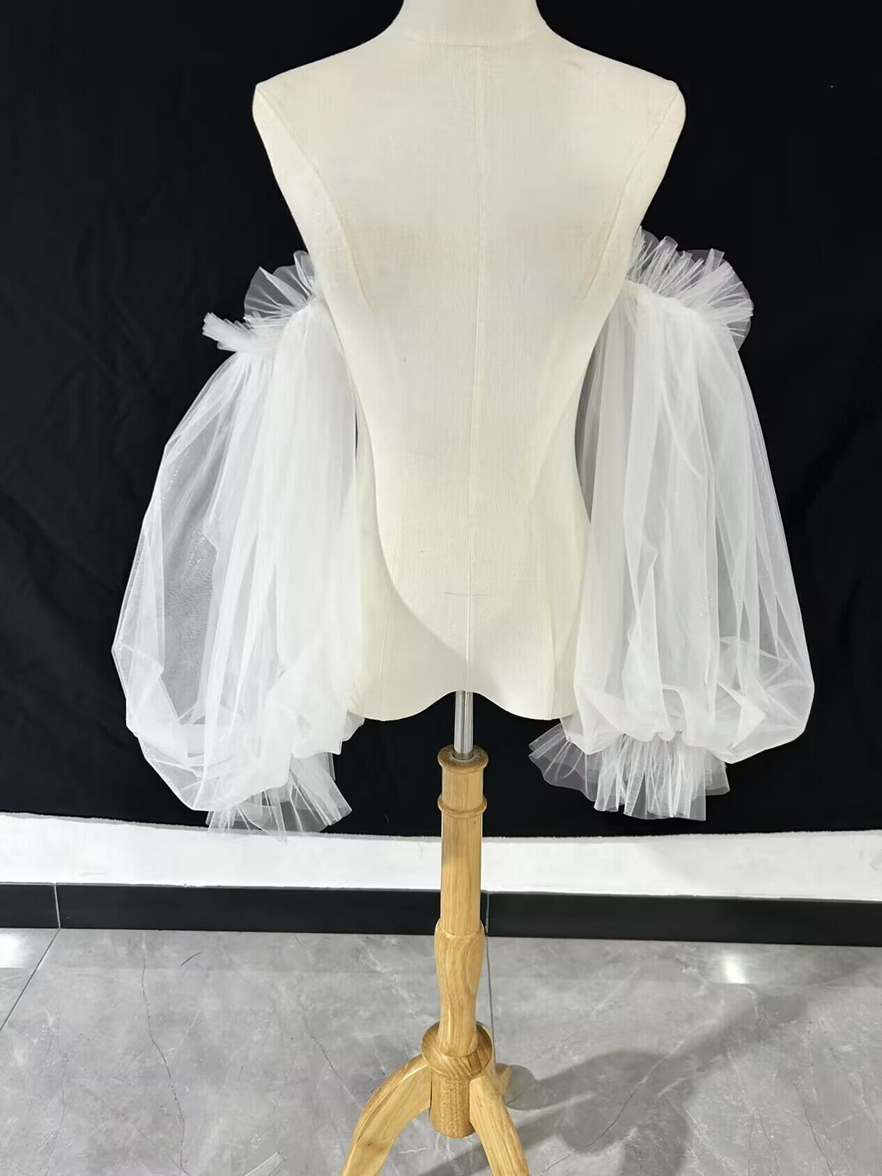 ウェディングドレス シースルー袖 長袖 オフホワイト ストレッチ 披露宴/結婚式