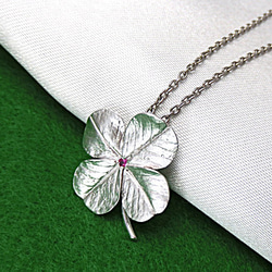 本物の4つ葉のクローバーペンダント】天然ルビー（7月の誕生石