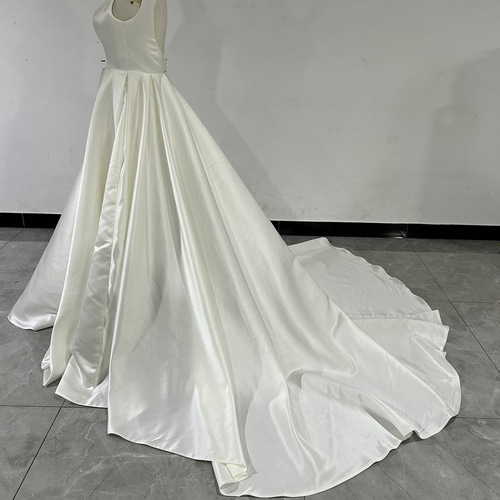 フランス風 スクエアネック ウエディングドレス Aライン くるみボタン  