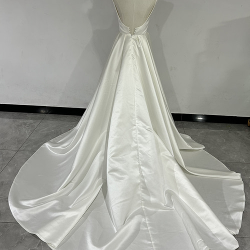 フランス風 スクエアネック ウエディングドレス Aライン くるみボタン