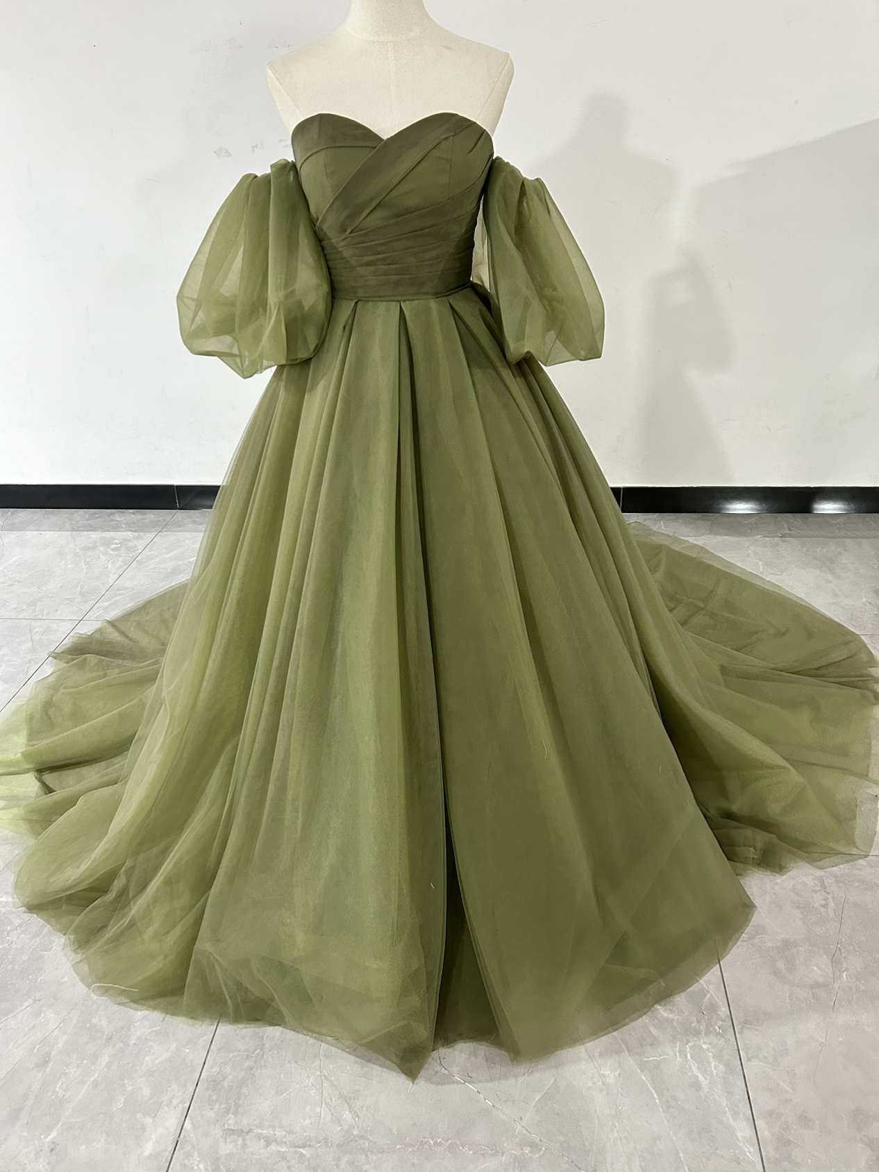高品質！カラードレス グリーン ベアトップ トレーン ビスチェドレス 花嫁/二次会
