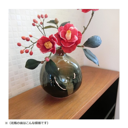 ✿【 粘土置物 】「妖艶な色合い」赤椿と朱色の実の花瓶挿し No.13
