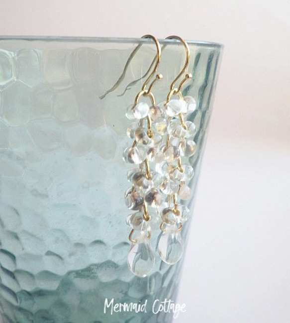 Water Cascade Earrings 碎水滴玻璃耳環系列 第2張的照片