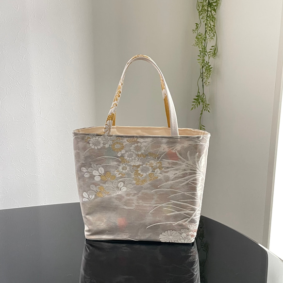帯リメイクバッグ　菊と秋の風情　トートバッグ　Mサイズ　和装バッグ 2枚目の画像