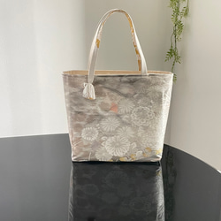 帯リメイクバッグ　菊と秋の風情　トートバッグ　Mサイズ　和装バッグ 1枚目の画像