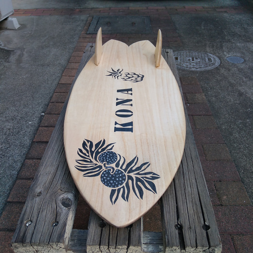 サーフボードオブジェ（Honolulu） タペストリー・壁掛け kona 通販