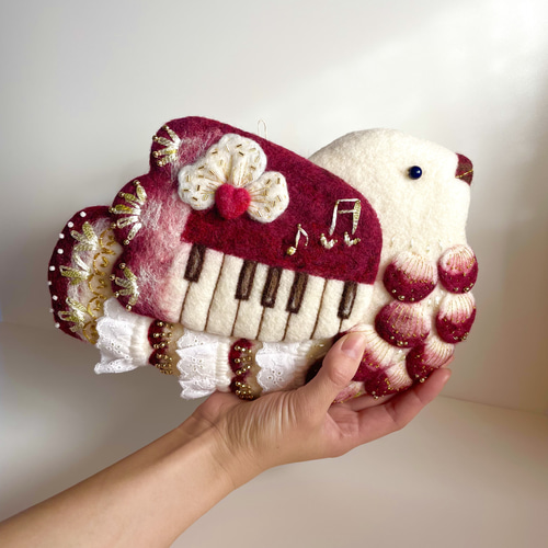 ピアノLove鳥さん壁飾り 羊毛フェルト ウォールデコ 刺繍糸 ピアノLove鳥さん壁飾り 羊毛フェルト ウォールデコ 刺繍糸