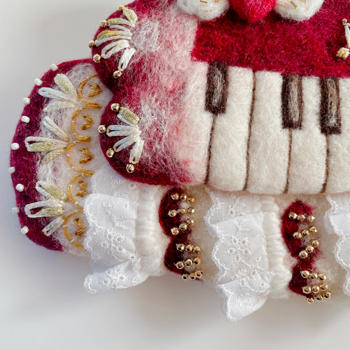 ピアノLove鳥さん壁飾り 羊毛フェルト ウォールデコ 刺繍糸