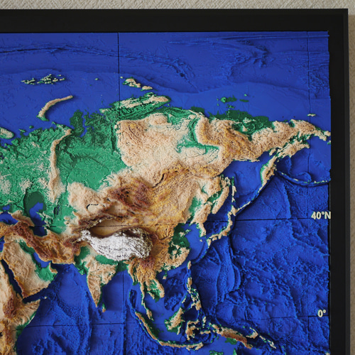 A2立体世界地図】海と陸のコントラスト際立つ「ディープブルー」モデル