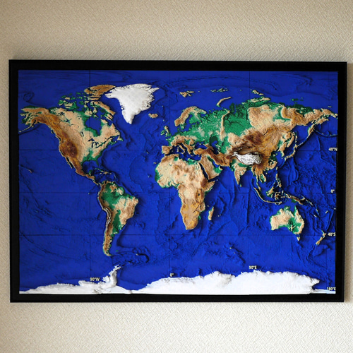 A2立体世界地図】海と陸のコントラスト際立つ「ディープブルー」モデル