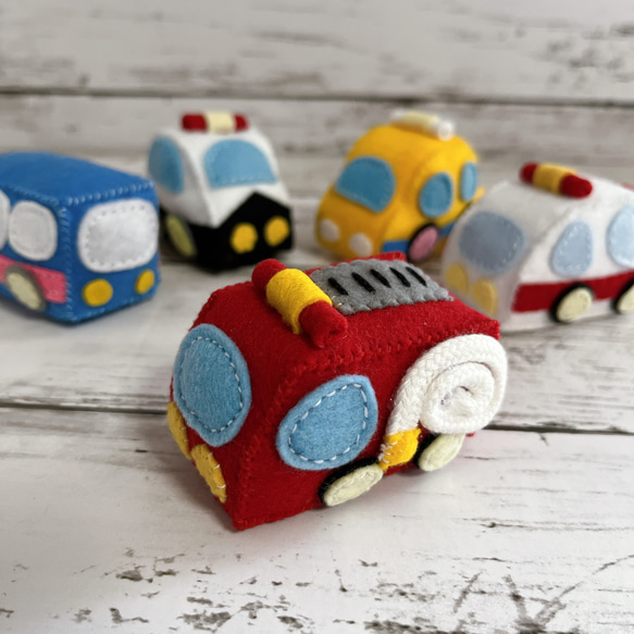 フェルトの車☆消防車☆大人気！はたらく車☆フェルトおもちゃ