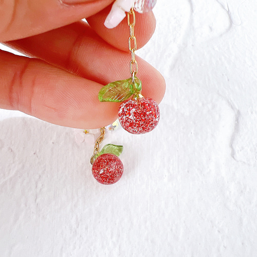 りんご イヤリング レジン ピアス 個性的 透明感 赤 小さい イヤリング