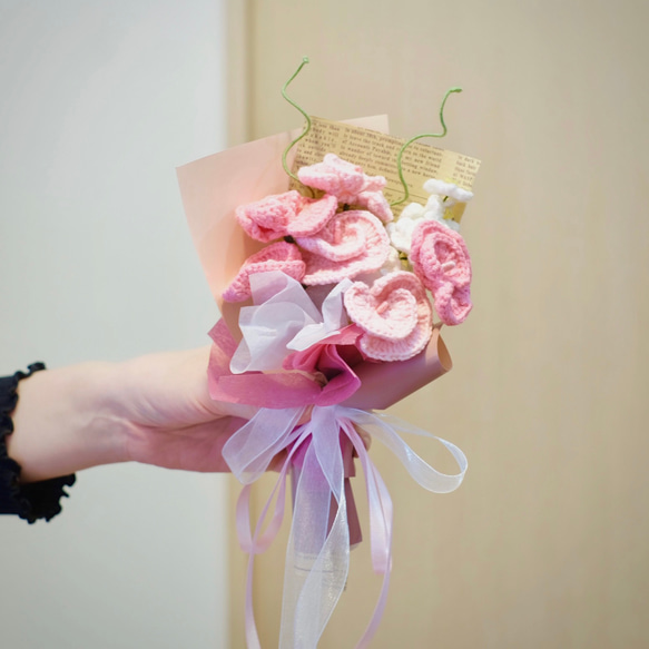 【枯れない花束/枯れない愛】ハンドメイド 花束 かぎ針編み スイートピー　エンドウ花　ブーケ　ぐるぐるエンドウ　編み物 1枚目の画像