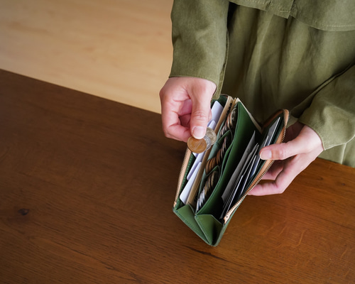パッと小銭が出せる「小さな長財布」 coinde.motto グリーン 長