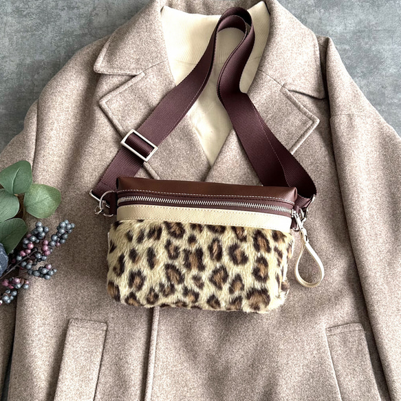 秋色カフェオレブラウン ヒョウ柄ファー×エコレザー　クロスボディバッグ ミニショルダーバッグ 斜め掛けポシェット 1枚目の画像