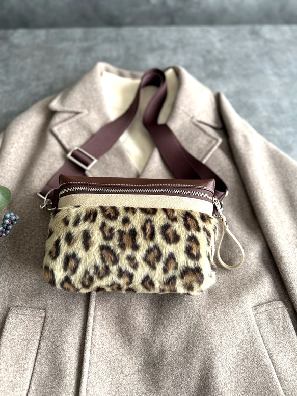 秋色カフェオレブラウン ヒョウ柄ファー×エコレザー　クロスボディバッグ ミニショルダーバッグ 斜め掛けポシェット 3枚目の画像