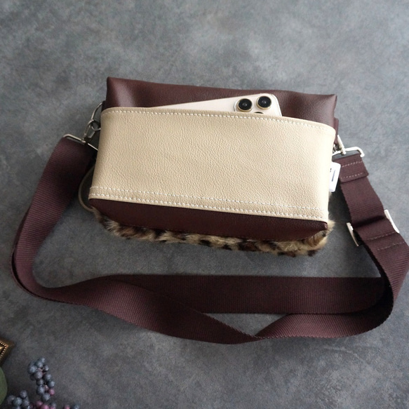 秋色カフェオレブラウン ヒョウ柄ファー×エコレザー　クロスボディバッグ ミニショルダーバッグ 斜め掛けポシェット 4枚目の画像