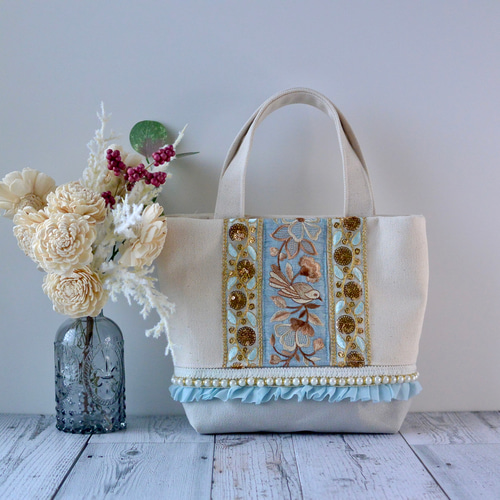 honami　インド刺繍トートバッグホワイト　ハンドメイド インド刺繍リボン 鳥と植物の刺繍トートバッグ トートバッグ
