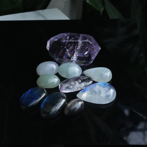 ☆ミャンマー翡翠（本翡翠） s1104 天然石 Funky garuda stone