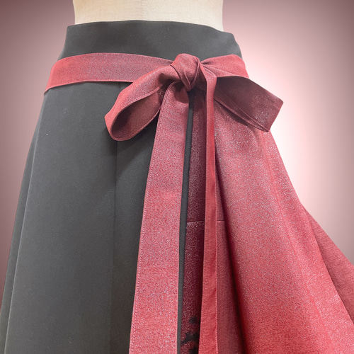 秋冬 黒赤 巻きスカート 着物リメイク N70710 秋冬 黒赤 巻きスカート 着物リメイク N70710 - メルカリ